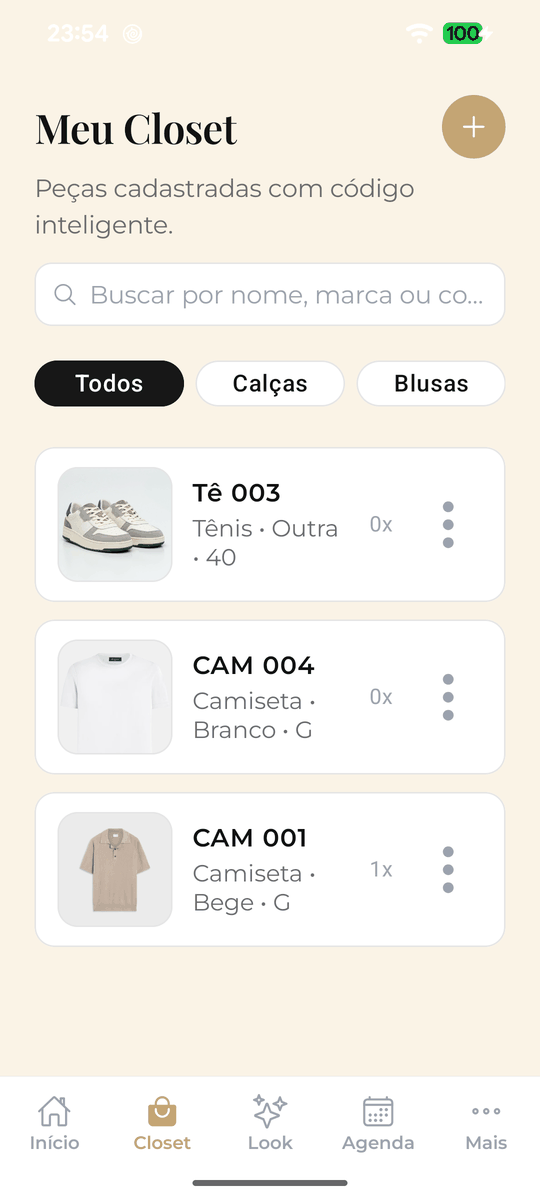 Tela Meu Closet listando as peças cadastradas com foto, tipo, cor e tamanho.